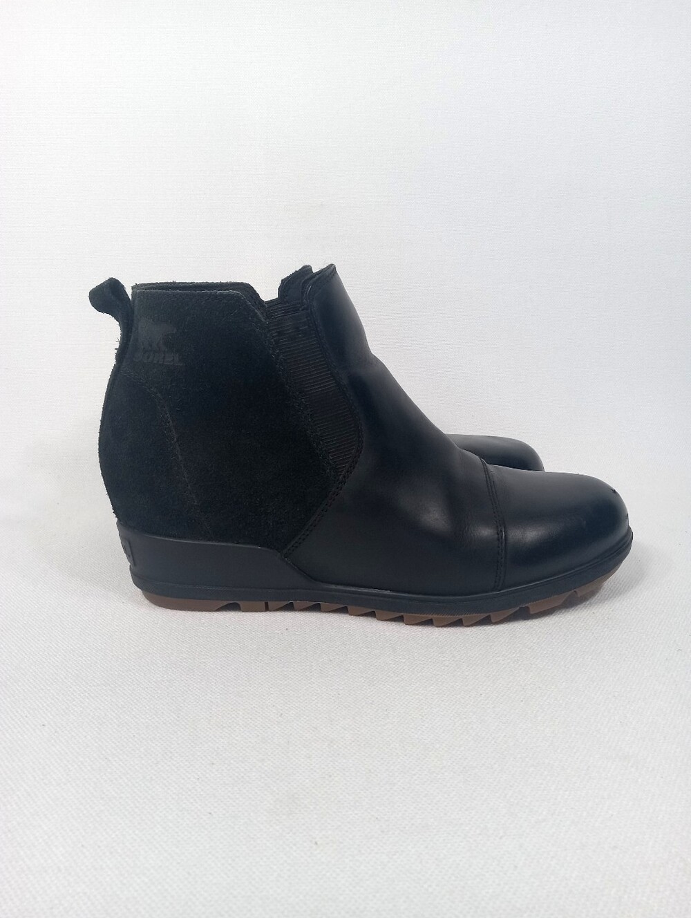 SOREL Evie Pull-On bootie in black waterproof leather and suede Womens Size 8.5